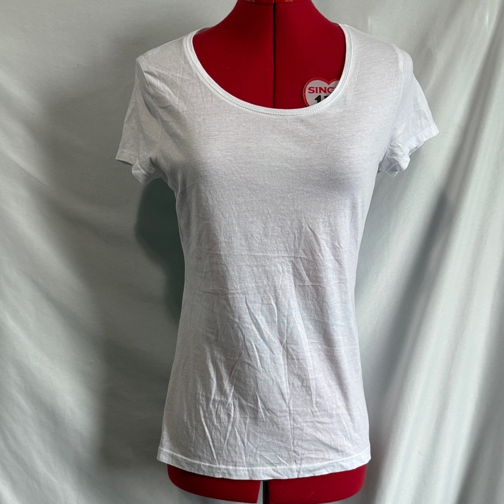 Elegant White Short Sleeve Women's Tee MM402